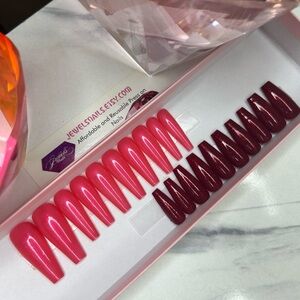 PRESS ON NAILS BY JEWELSNAILS, Size Small (2,5,4,5,8)